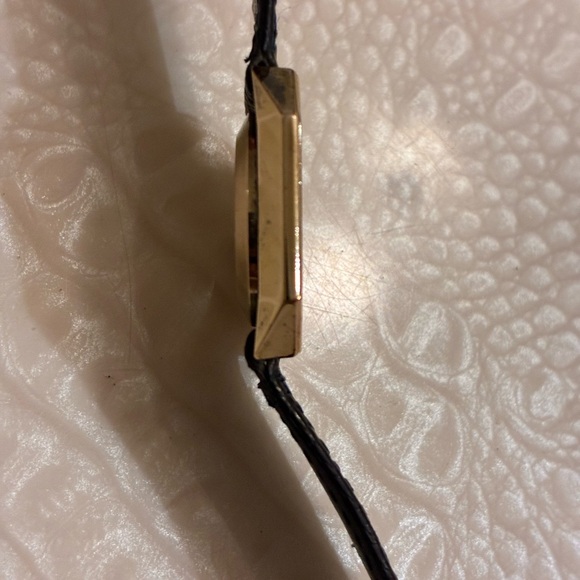 Gucci Black and Gold Square Watch - Picture 2 of 13